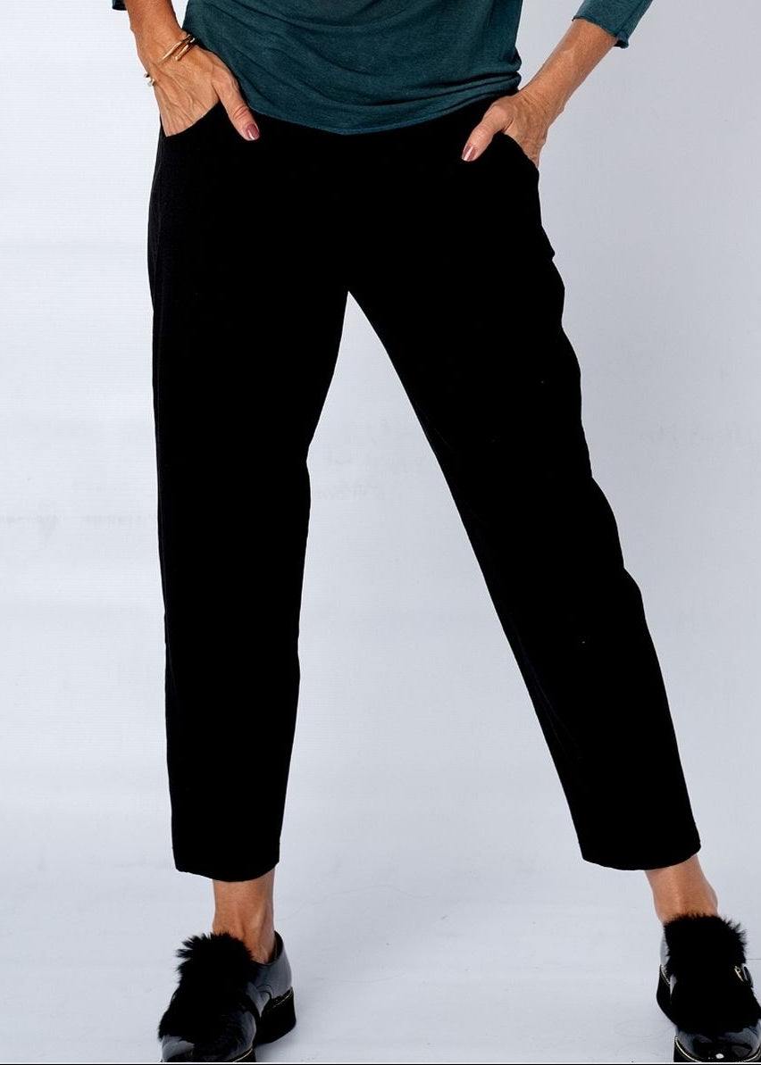 Venetian Cropped Pants in Black