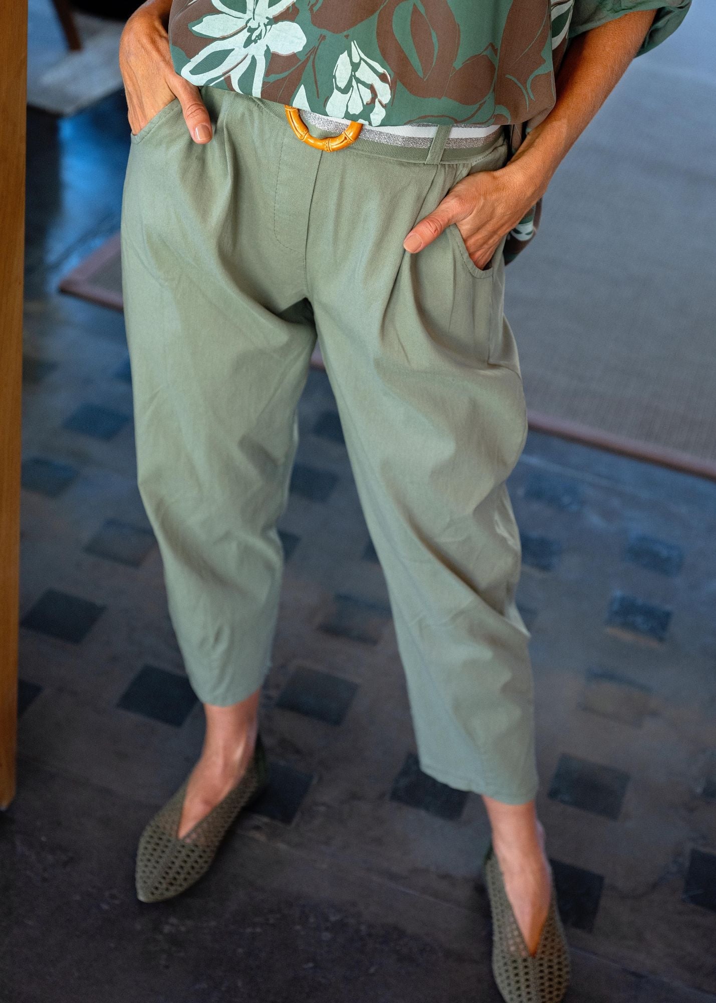 Venetian Cropped Pants in Saggia