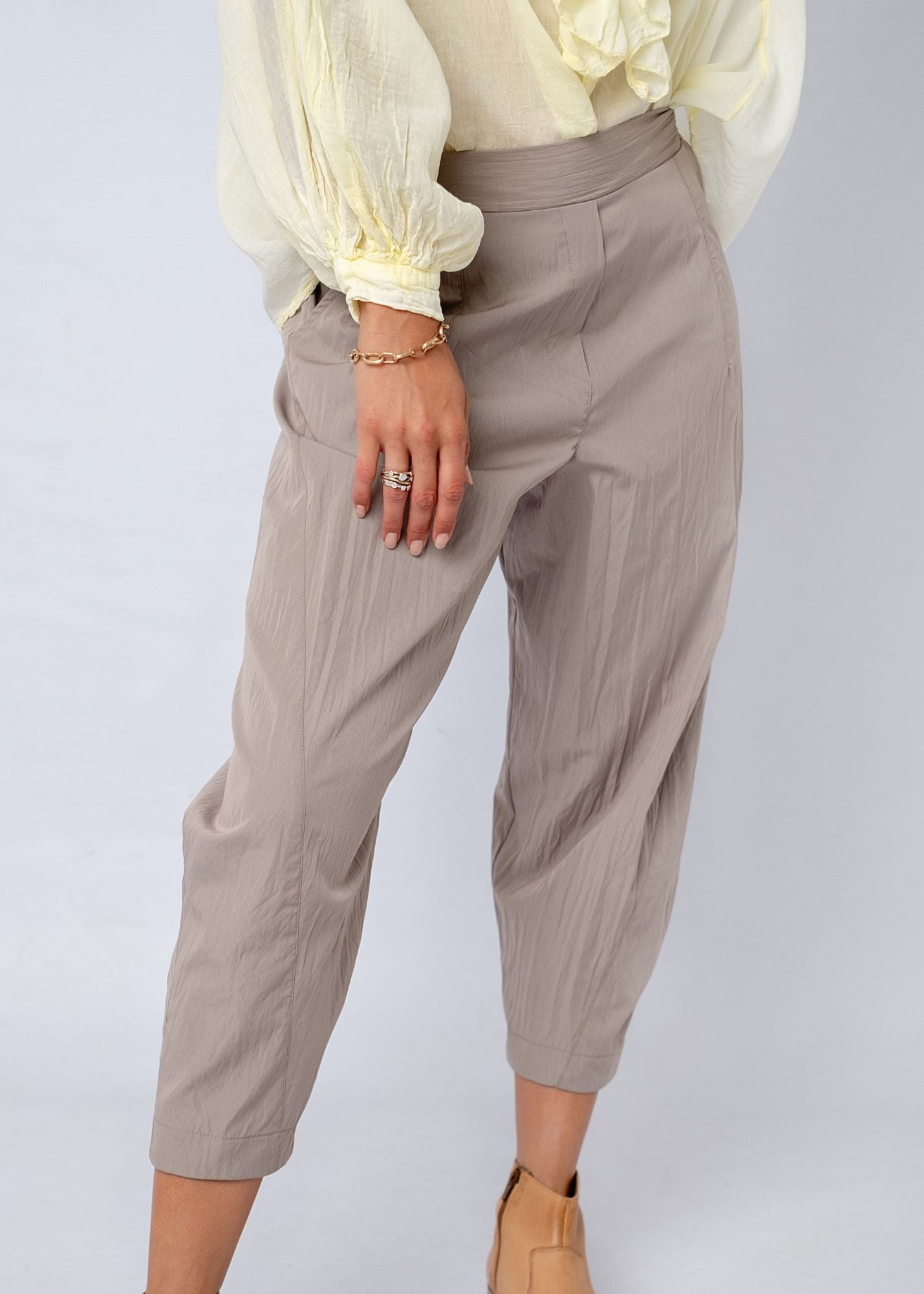 Barrel Pants in Light Taupe